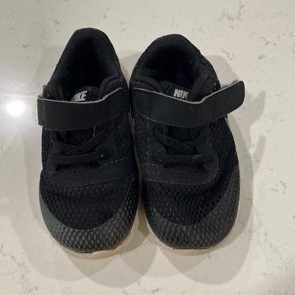 Kids Nike shoes - Picture 1 of 2